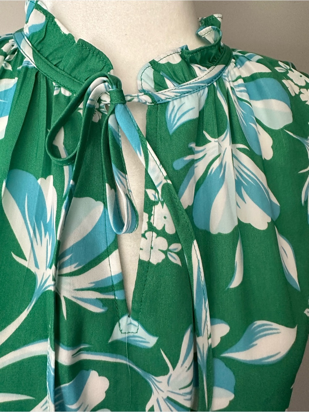 Maison d'Amelie NWT Green Floral Blouse S Ruffle Mock Neck Flutter Sleeve Top